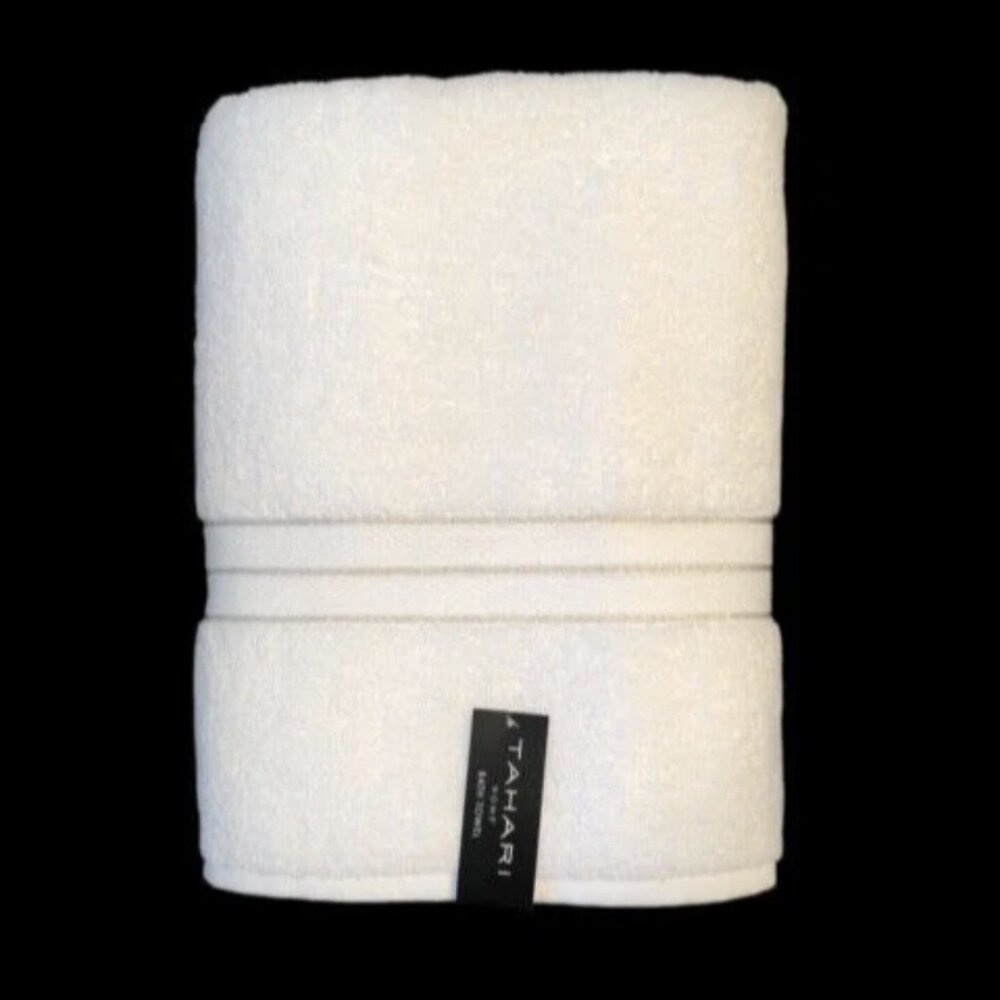 Tahari Home White Sparkly Accent Bathroom Bath Towel White Gold Stripes 30x54